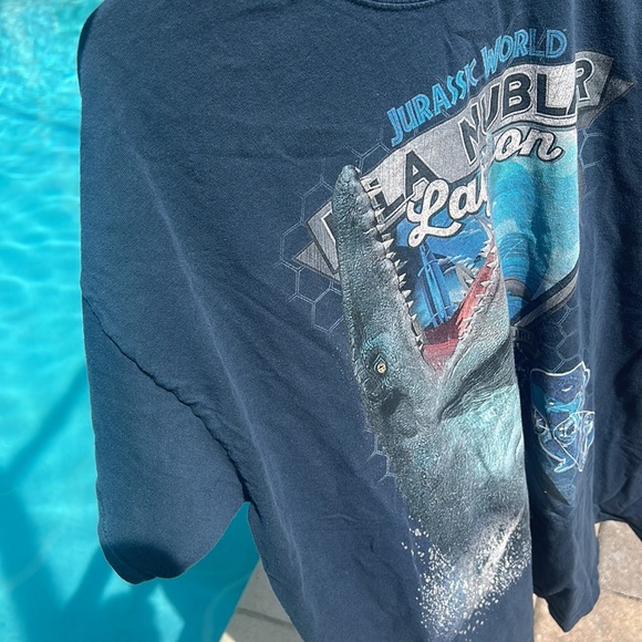 Jurassic World Blue Graphic T-Shirt Isla Nublar Lagoon Universal Studios XL GUC - Picture 8 of 17